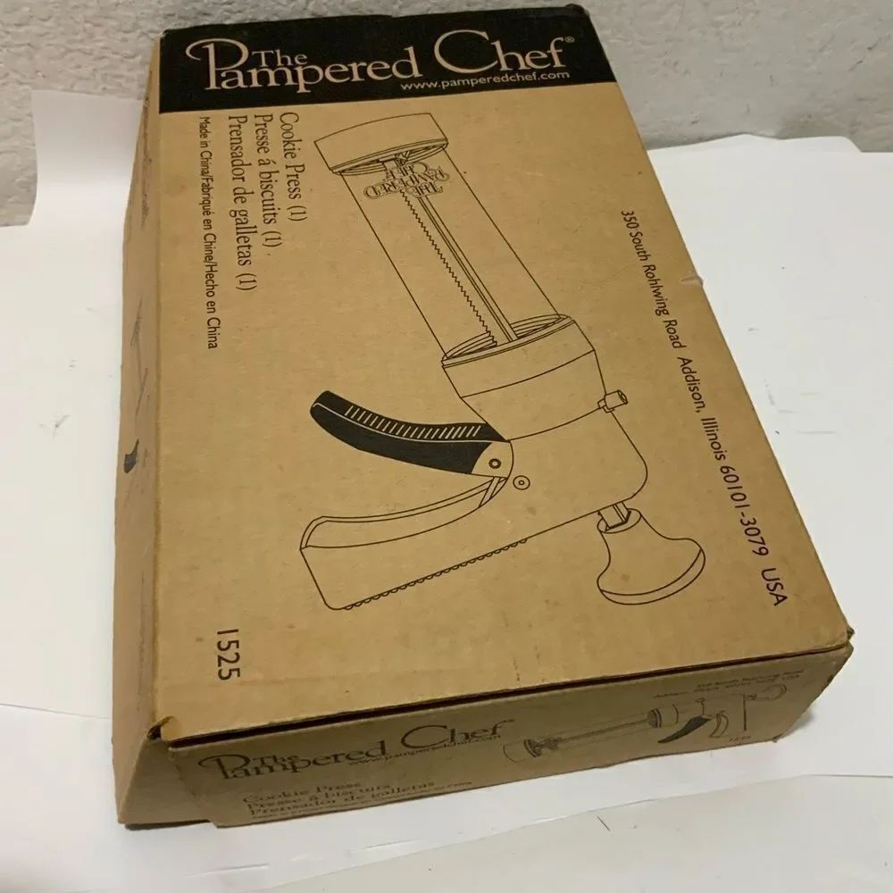 The Pampered Chef 1525 Cookie Press with 16 Discs - White